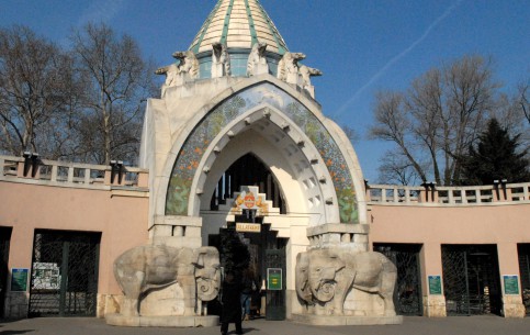 Будапештский зоопарк в городском парке Варошлигет – один из старейших и крупнейших в мире. Поход в него станет развлечением на целый день для всей семьи