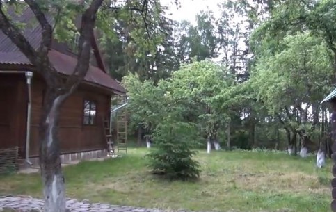 Рядом с охотничьим домиком «Глубокский» находится уникальный дендрарий, по красоте и богатству флоры сегодня уступающий лишь Минскому ботаническому саду